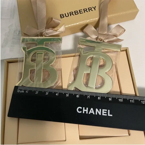 Burberry beauty gift charms set - Picture 8 of 10